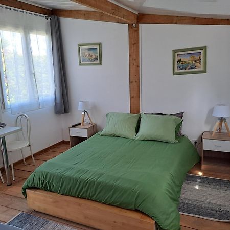 Rognes Chambre Basilic 2P, 2 Nuits Max, Dans Petit Chalet 6Km Du Festival De Piano De La Roque D'Antheron المظهر الخارجي الصورة