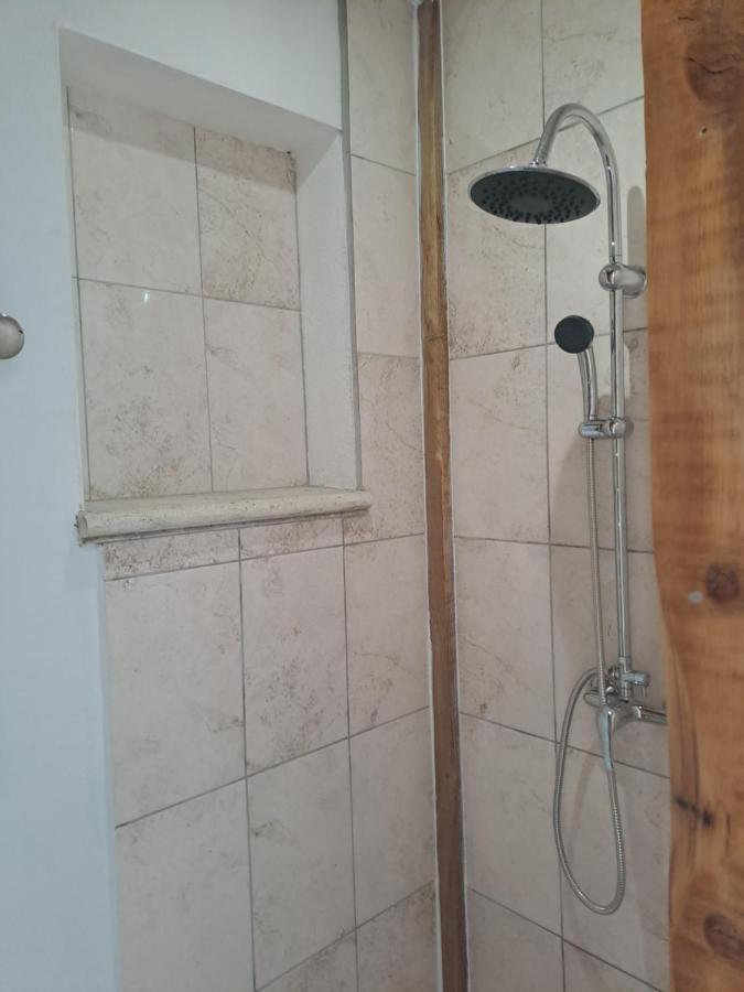 Rognes Chambre Basilic 2P, 2 Nuits Max, Dans Petit Chalet 6Km Du Festival De Piano De La Roque D'Antheron المظهر الخارجي الصورة