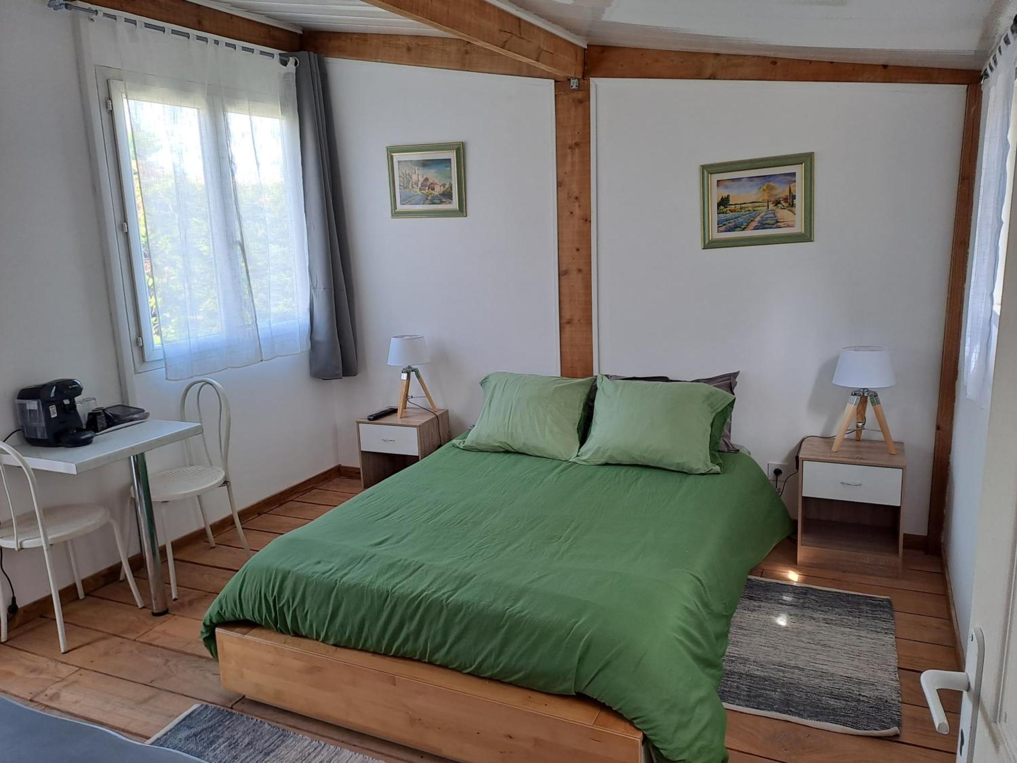 Rognes Chambre Basilic 2P, 2 Nuits Max, Dans Petit Chalet 6Km Du Festival De Piano De La Roque D'Antheron المظهر الخارجي الصورة